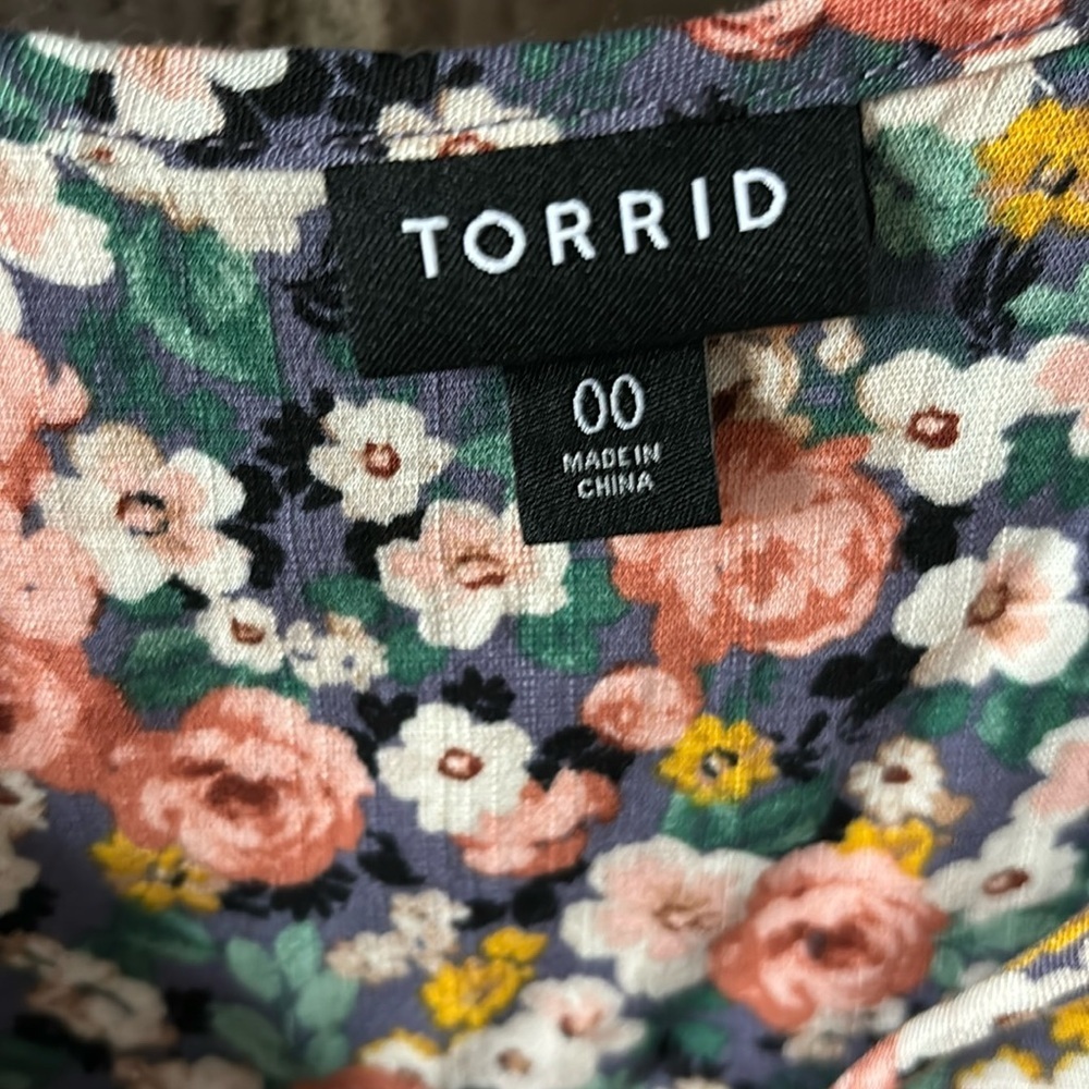TORRID WOMENS RAYON SLUB BUTTON-FRONT TIERED TANK, PLUS SIZE 00/LARGE/XL, FLORAL - Picture 3 of 6